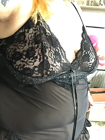 Masturbation in Kira's bed