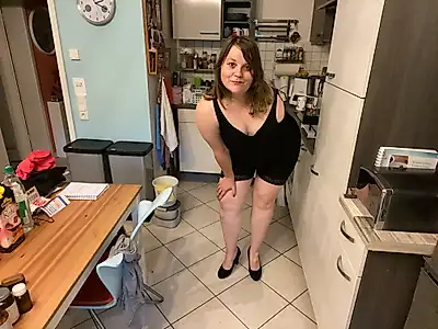 One-armed fun in the kitchen