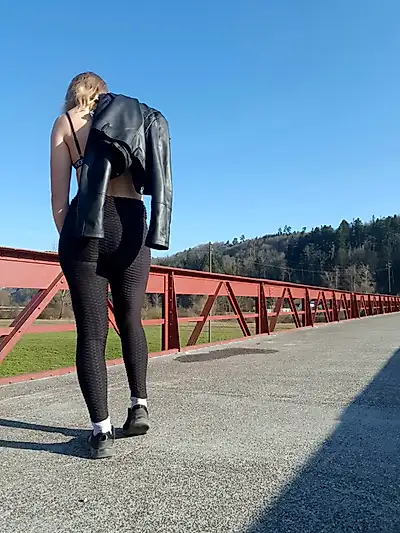Wearing underwear on the bridge 