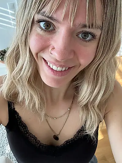 ¿Qué crees que llevo puesto debajo hoy? 🤫