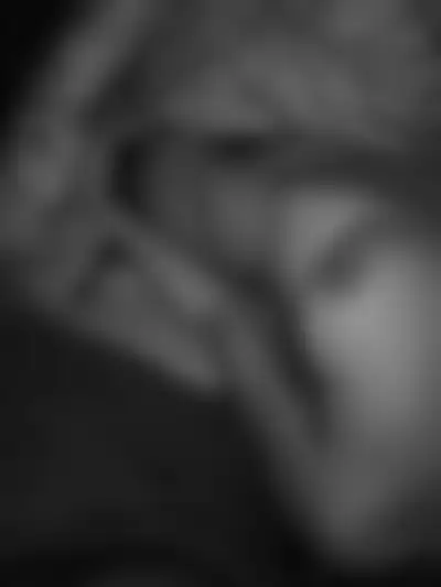 Chilling in bed on Sunday, of course without any clothes 😏