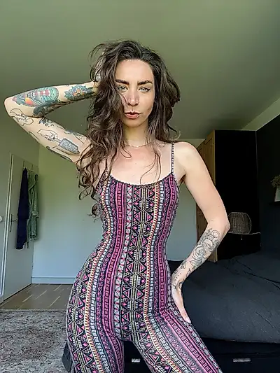 Am I wearing something underneath?? 😜