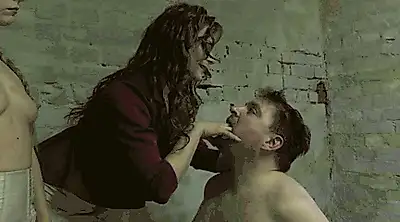 Глотай мочу, раб!