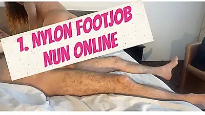 Mi primera felación con medias de nailon y autofelación 