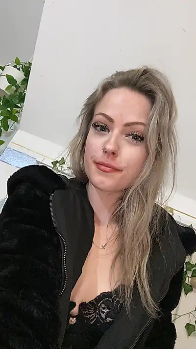 So who's up for kinky chats or videos? 🤭