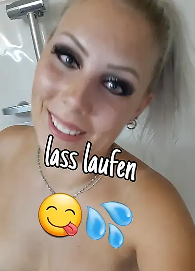 LET IT RUN 🔞😏💦 Pissing down leg 😇