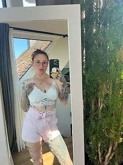 Hot summer outfit? Down with it completely!