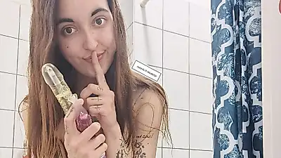 🚿 Espuma, labios suaves y mi secreto más húmedo...