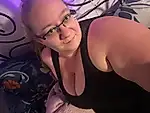 Curvy_bi_Wife