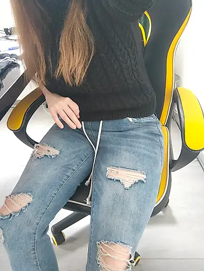 Watch me undress in front of you 😏