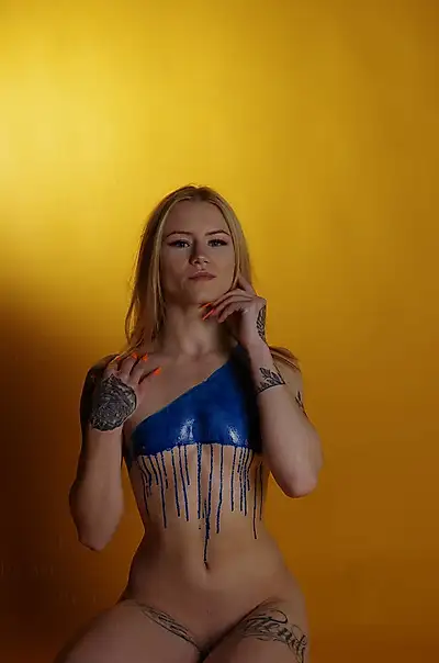 Playing with liquid latex