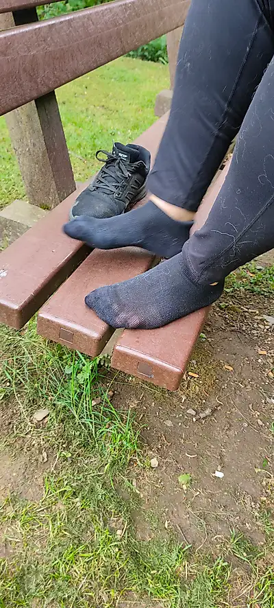 Table, forest, foot – and you kneel... What lives under the socks...