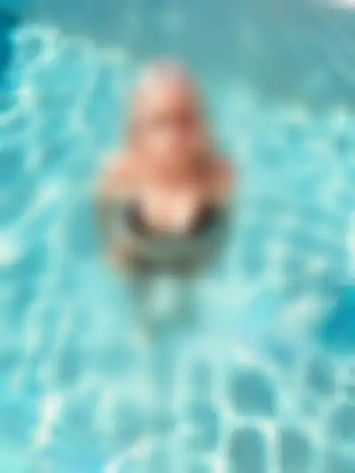 S*xy vacation pictures in bikini