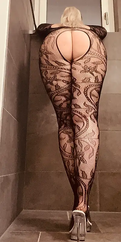 Fóllate con el consolador hasta alcanzar el éxtasis y el orgasmo completos.