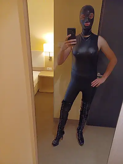 Wearing the Leohex Rubber Swimsuit in the shower #2  