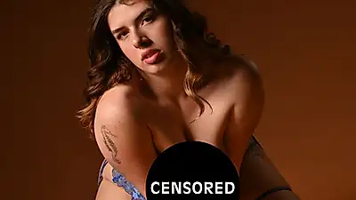 Servizio fotografico bollente in jeans 18+ 🔥🌶️💦
