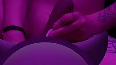 Regarde-moi me faire plaisir pendant qu'il te branle 😈 