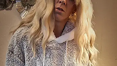 Une photo fétichiste de vêtements en peluche.