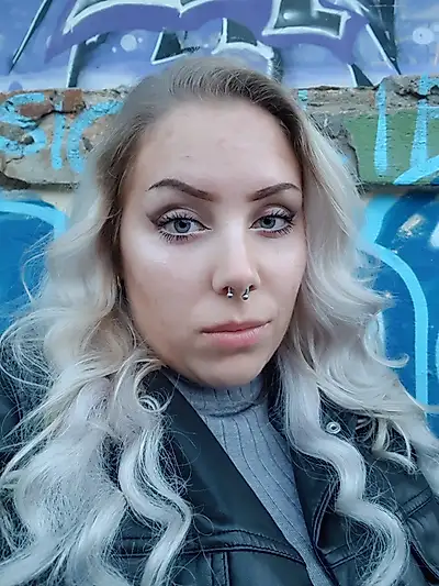 Lost place p*****n 🤪🔞 Friends not 2 meters away