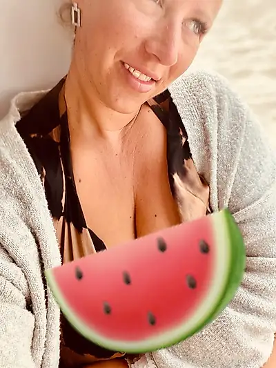 Just stroke yourself in a beach chair ... if no one else will 🤷‍♀️☺️