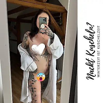 Cuddle up to the 👸 completely naked?