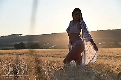 Strip at sunset in the cornfield 👩🏻‍🌾