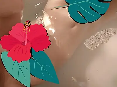 Bathtub selfies 🛁📸🤭