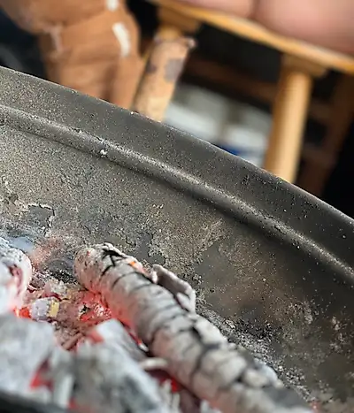 Romantic fire and a naked Bea 😋