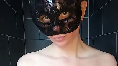 Volledig aangekleed onder de douche 😋