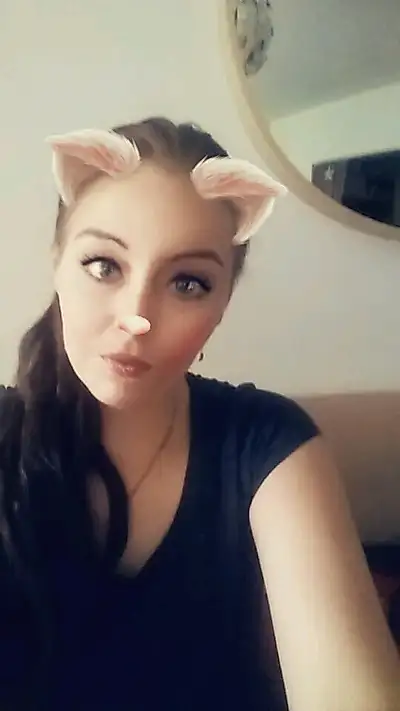 Hier ein paar snapchat Bilder 