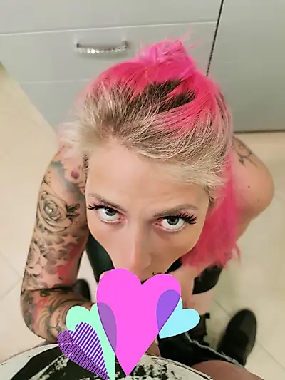 B**wjob im Tattoostudio 🤤