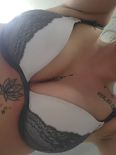 A few boobie pictures 👅