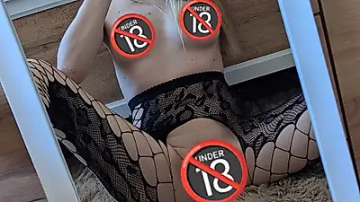 Dildospiel vor dem Spiegel🔥