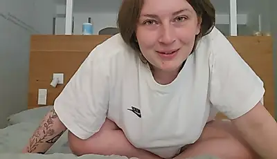 Shhhh!! I'm getting it on in bed with my one-night stand!! 🫢😱